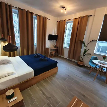 The 9 Project - Centre Apartment *