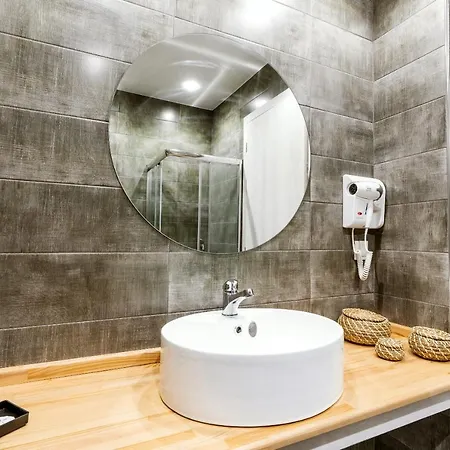 The 9 Project - Centre *