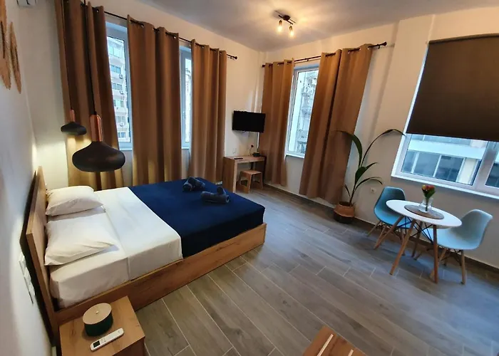 The 9 Project - Centre Apartment *