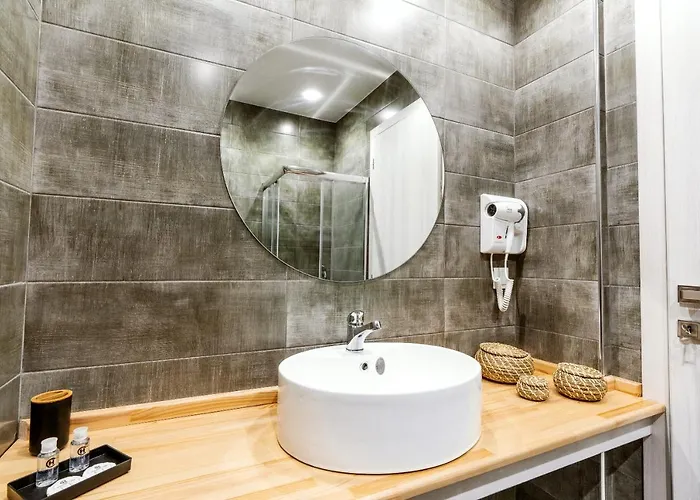 The 9 Project - Centre *